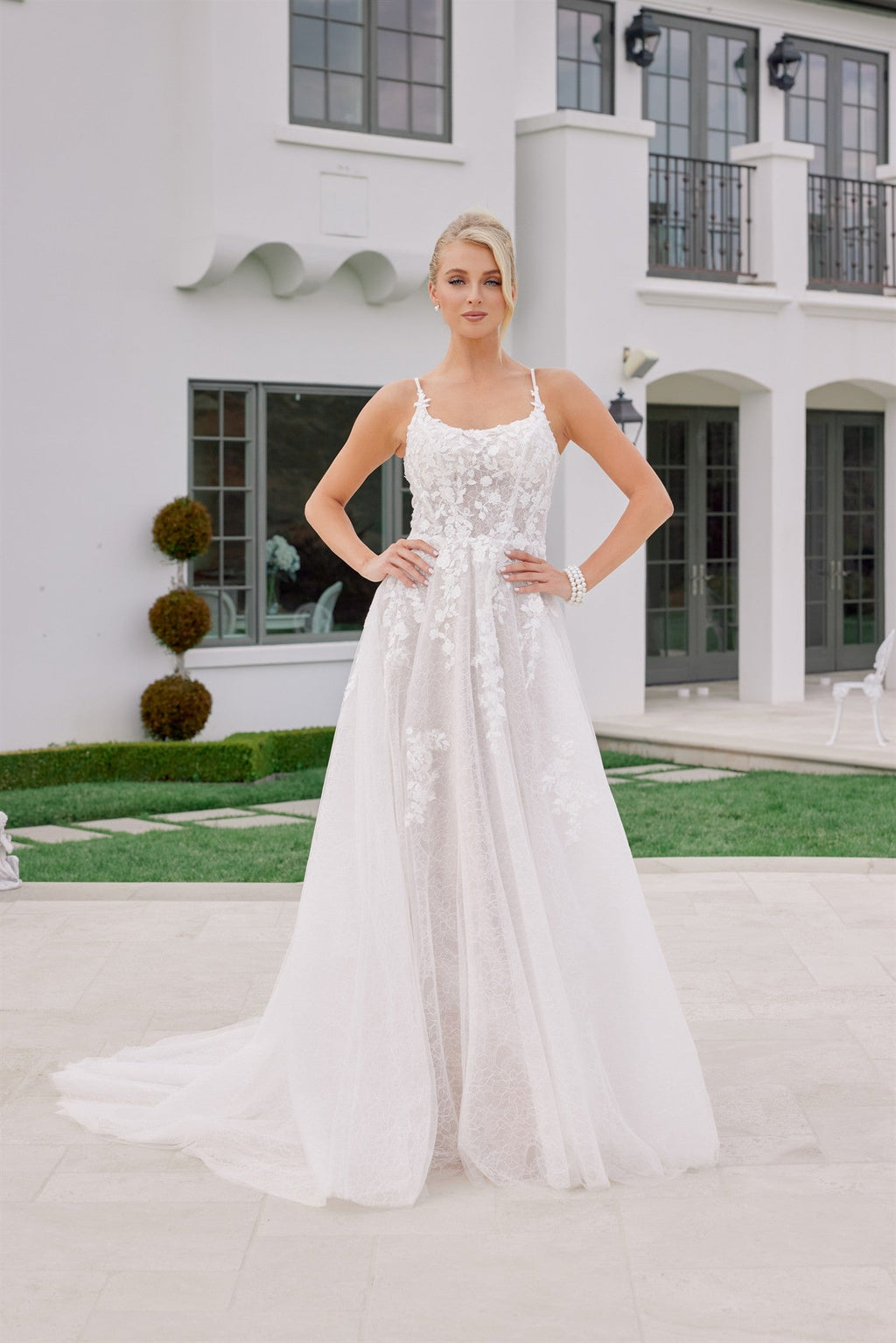 Floral Applique Embellished A-Line Wedding Gown w/ Scoop Necklone NXJE1074L