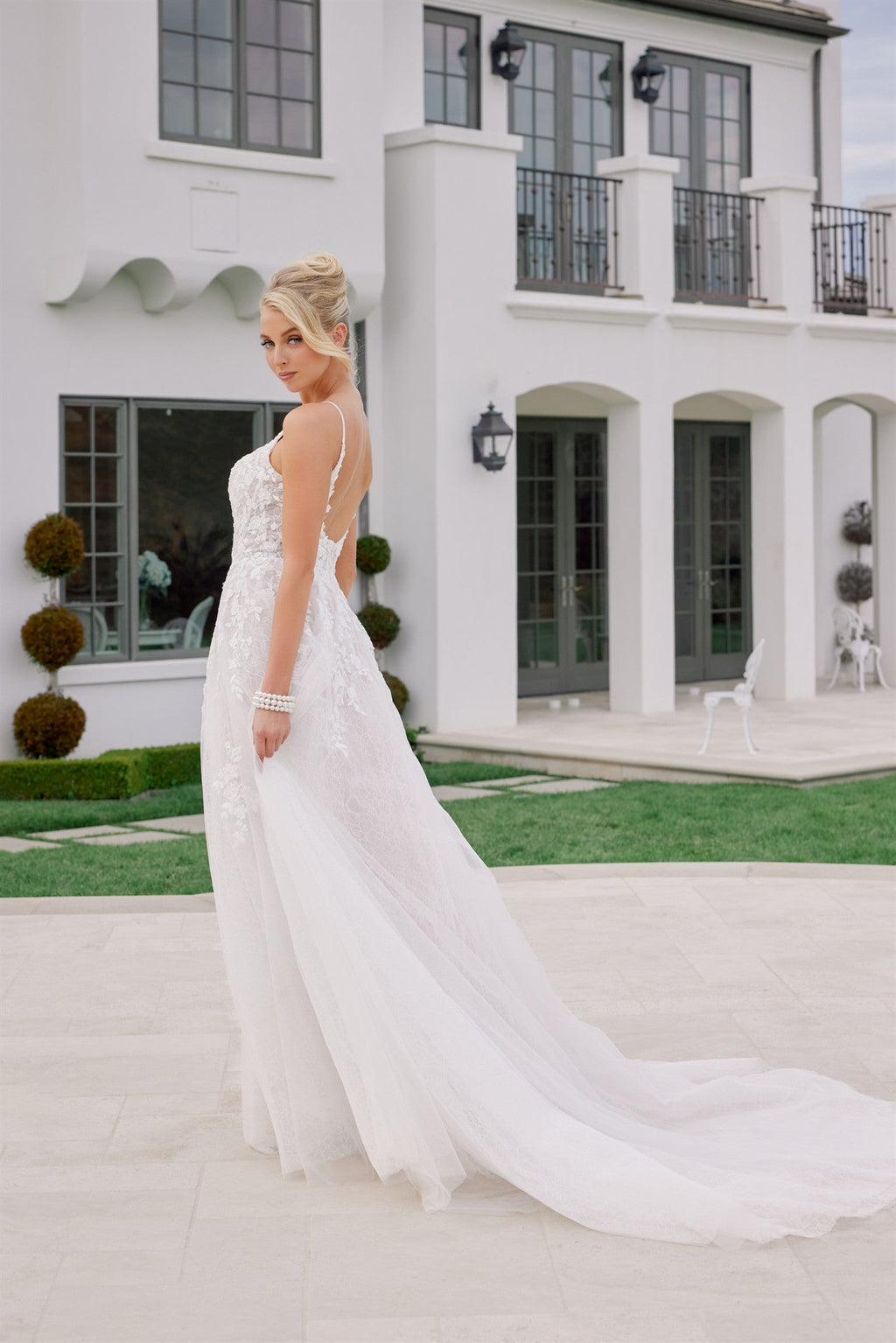 Floral Applique Embellished A-Line Wedding Gown w/ Scoop Necklone NXJE1074L