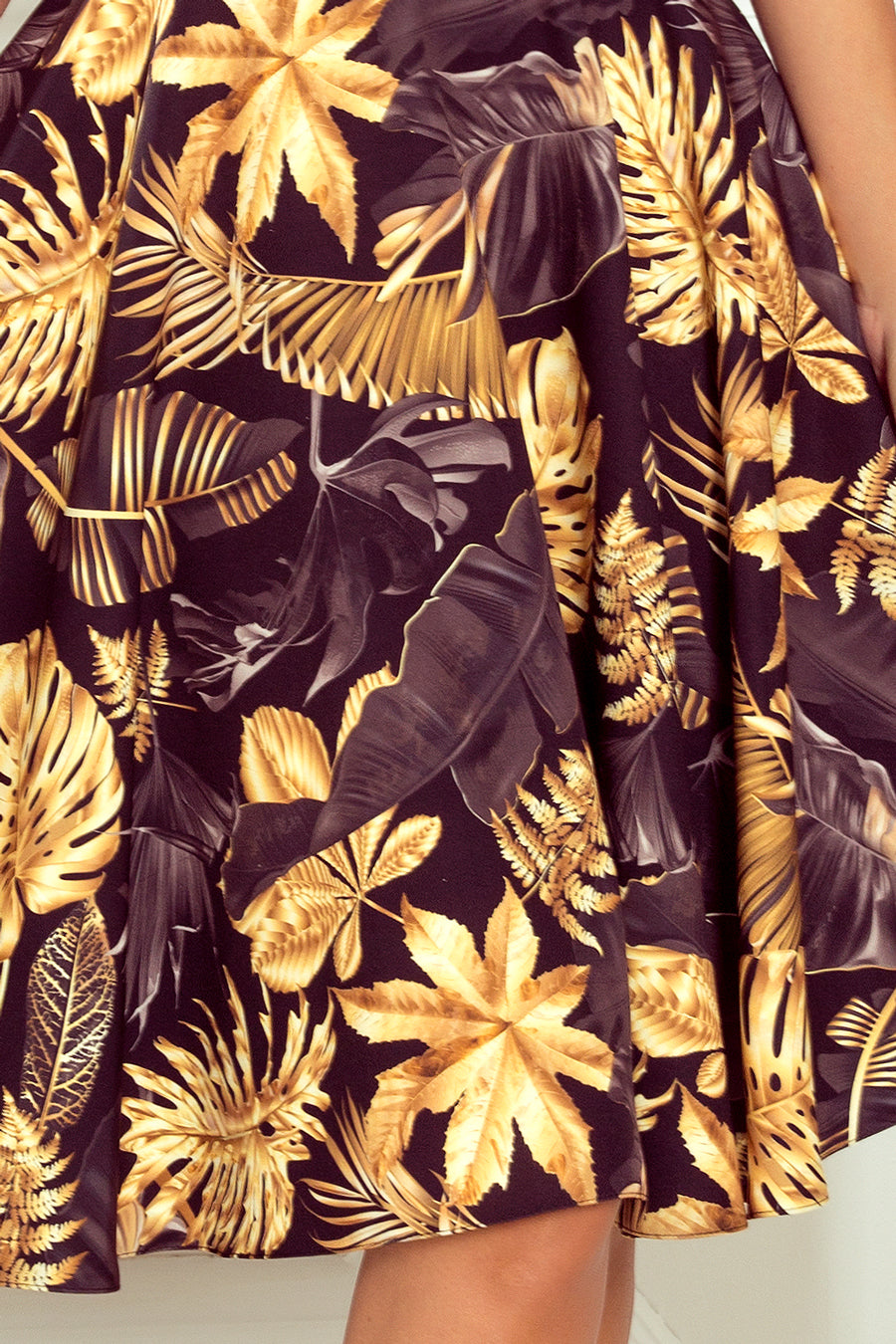Numoco 114-13 Flared dress - heart-shaped neckline - Golden leaves