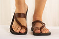 Sandalias de cuero.Marron oscuro