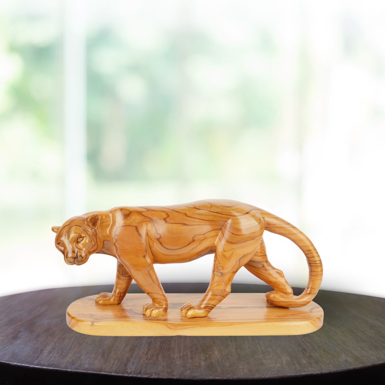 Hand-carved puma made of olive wood (large) – Exclusive wooden sculpture from Bethlehem (14x30 cm)