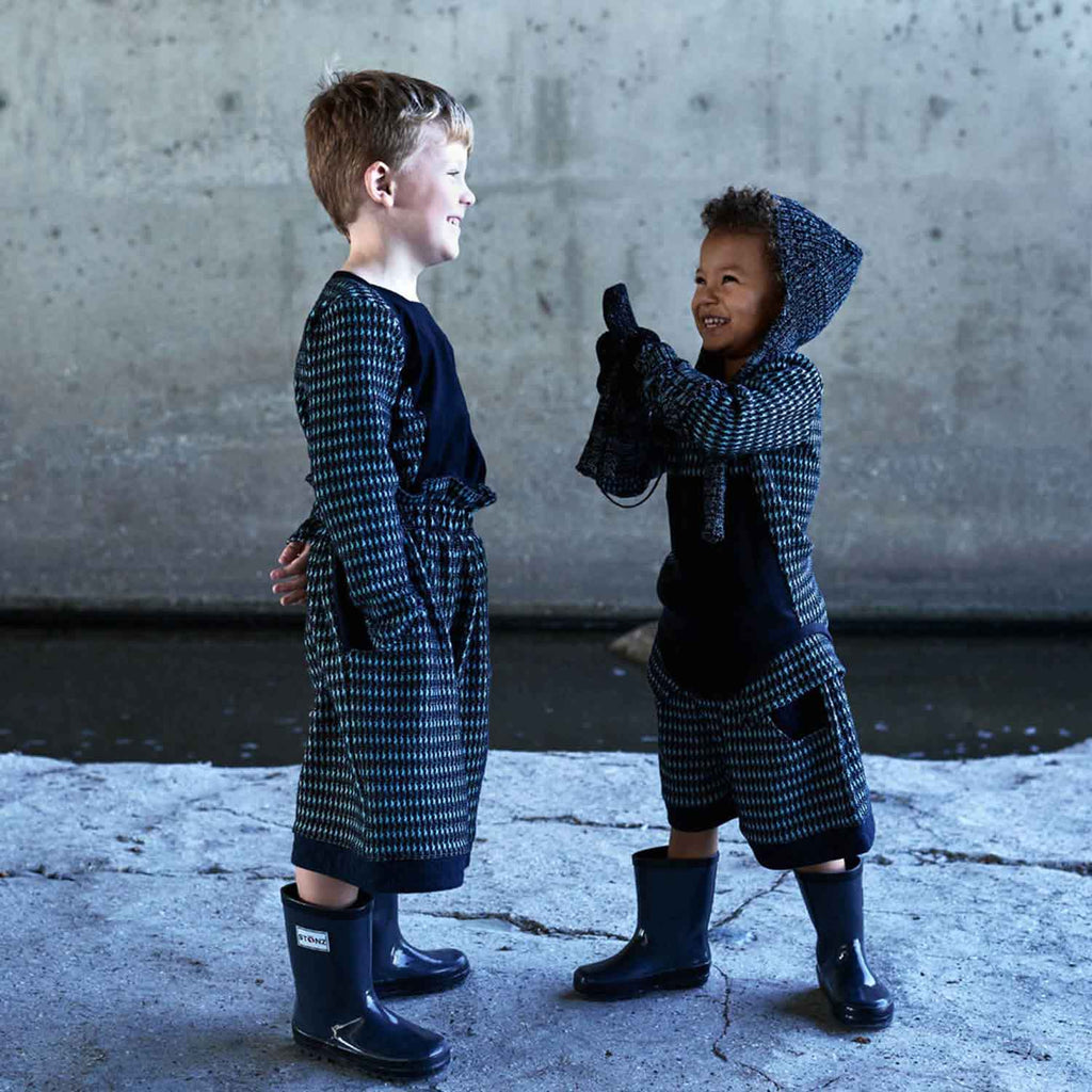 Knitted Black and Blue Gloves