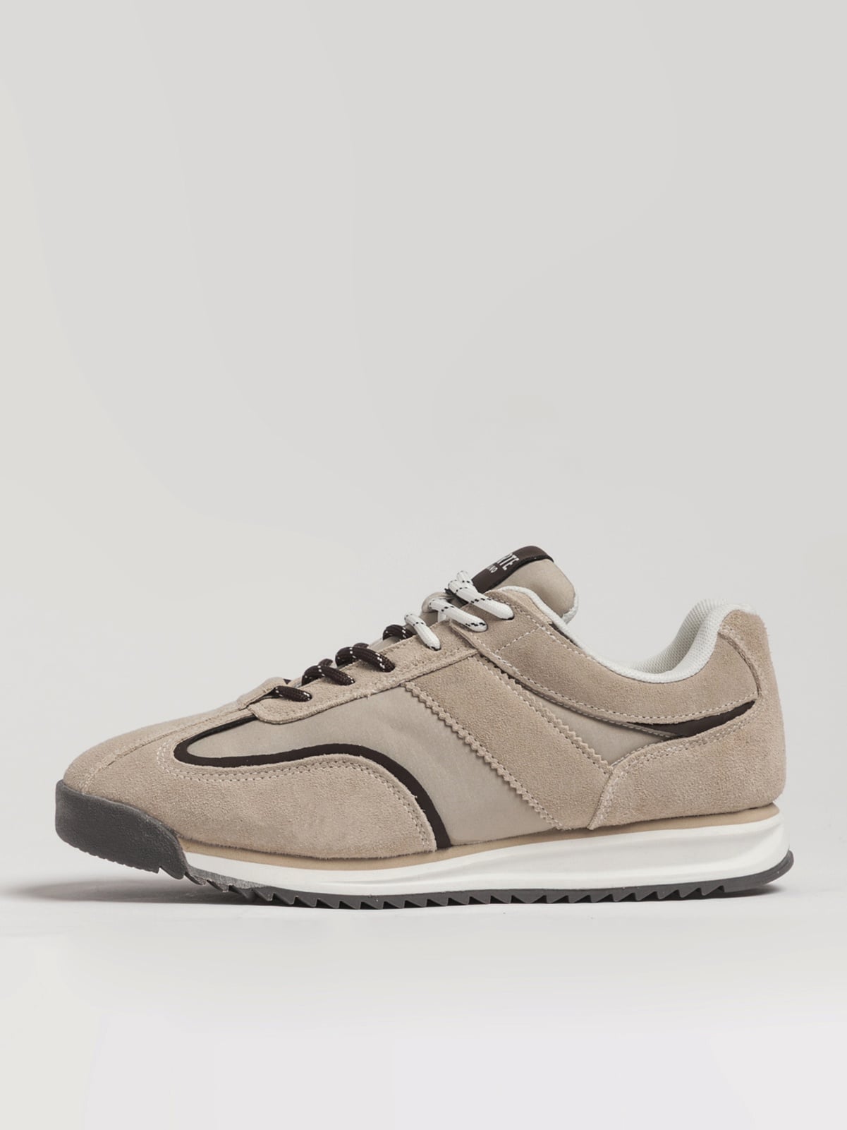 Casual shoes