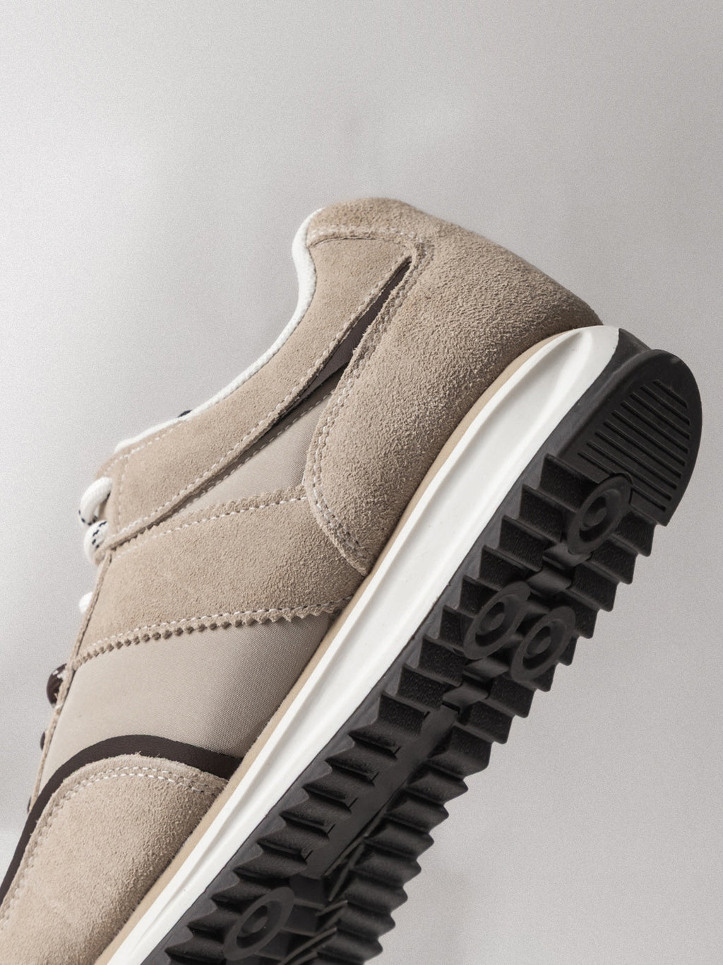Casual shoes