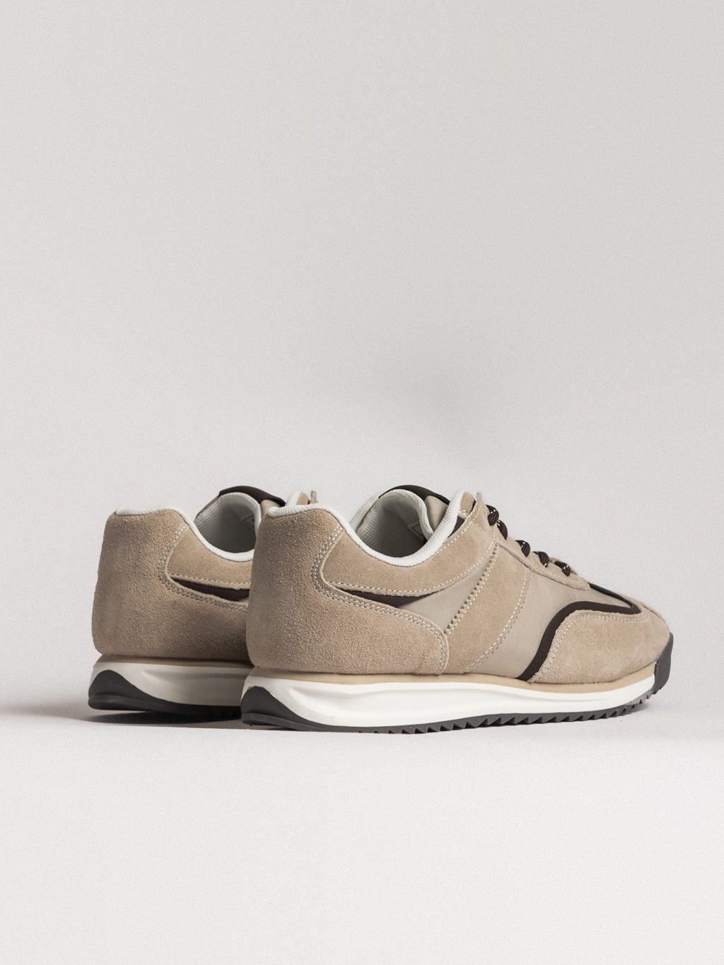 Casual shoes