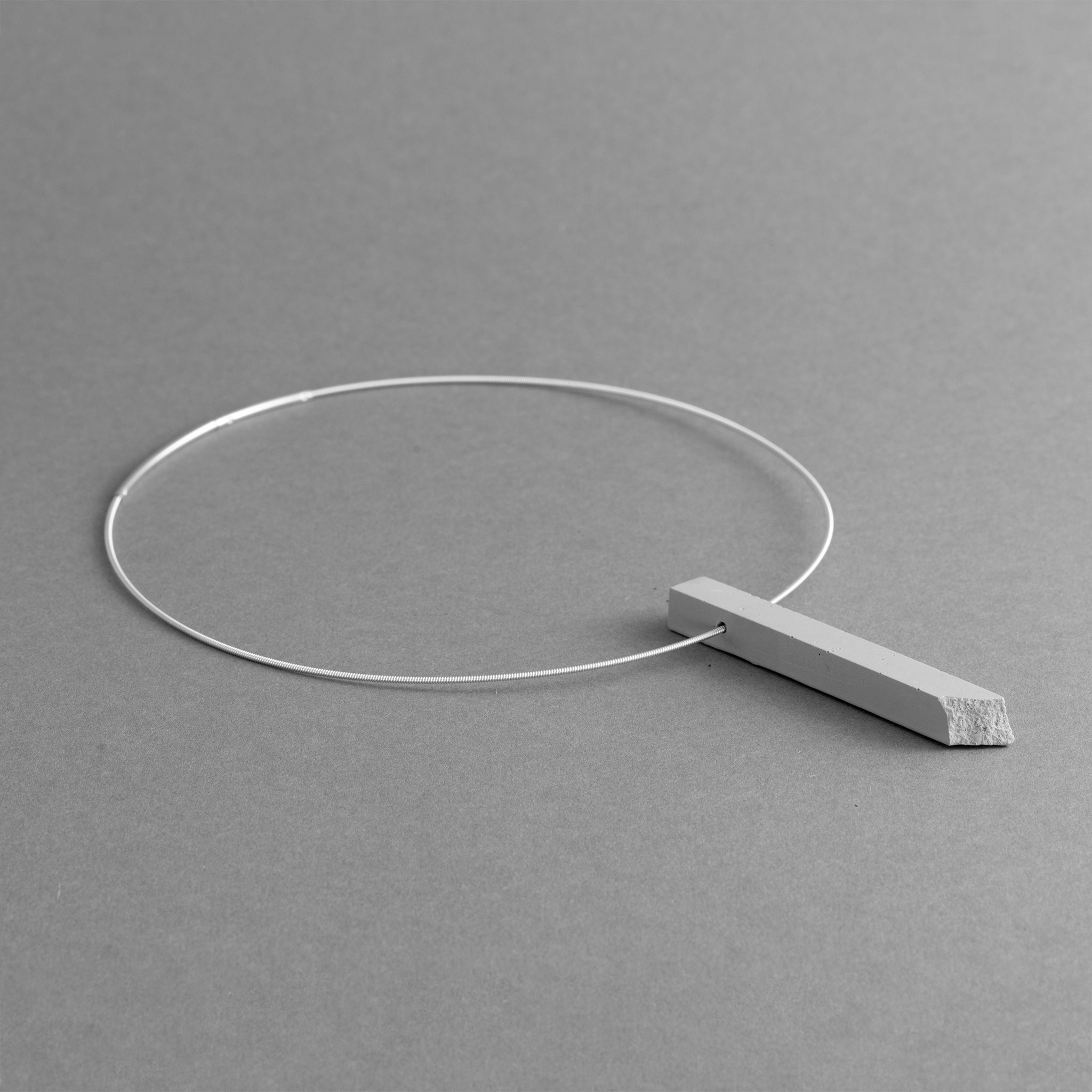 COLUMN NECKLACE | Grey Cement