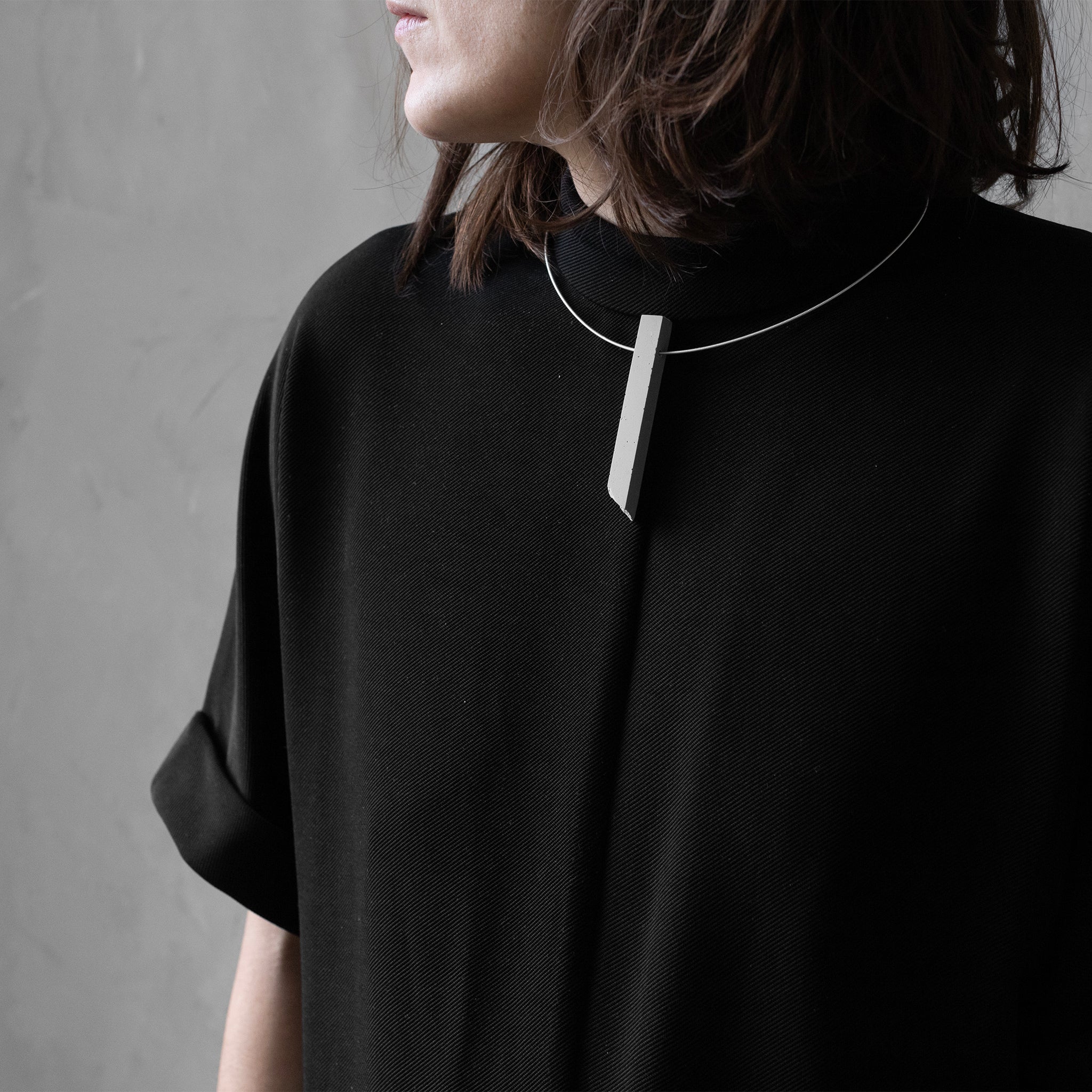 COLUMN NECKLACE | Grey Cement