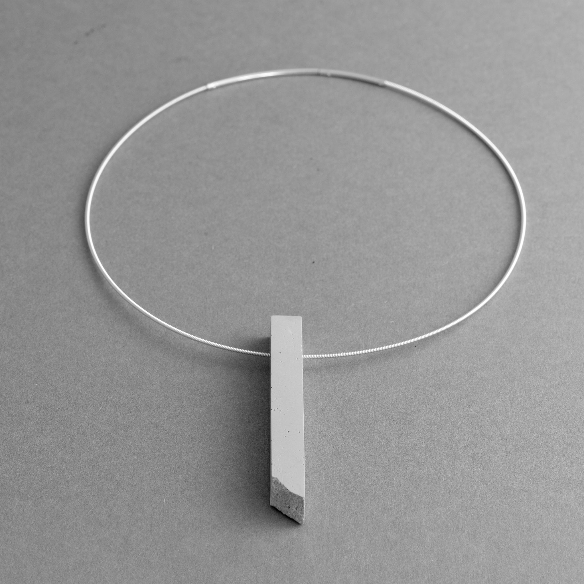 COLUMN NECKLACE | Grey Cement