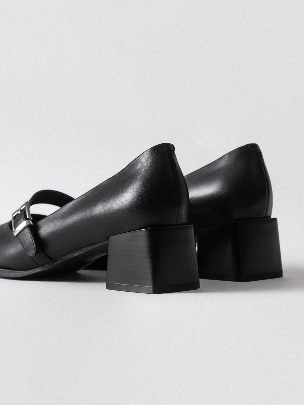 Women's leather shoes