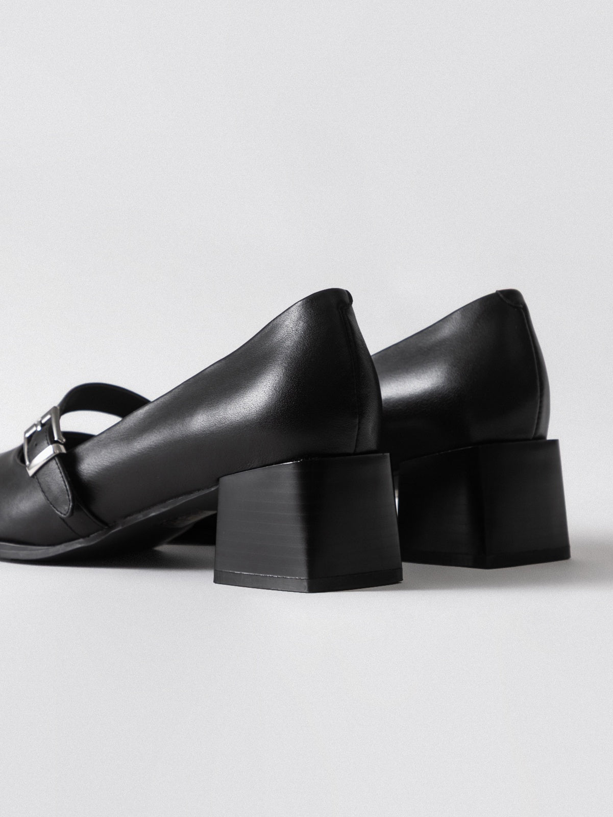 Women's leather shoes