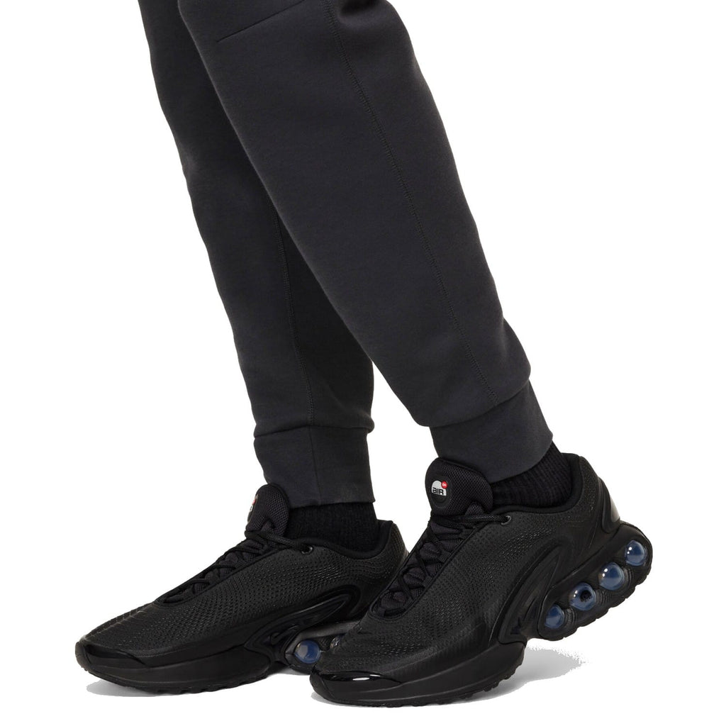 Liverpool Tech Fleece presentation pants 2024/25 dark grey - Nike