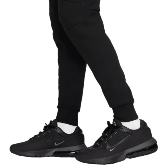 Liverpool Tech Fleece presentation pants 2024/25 black - Nike