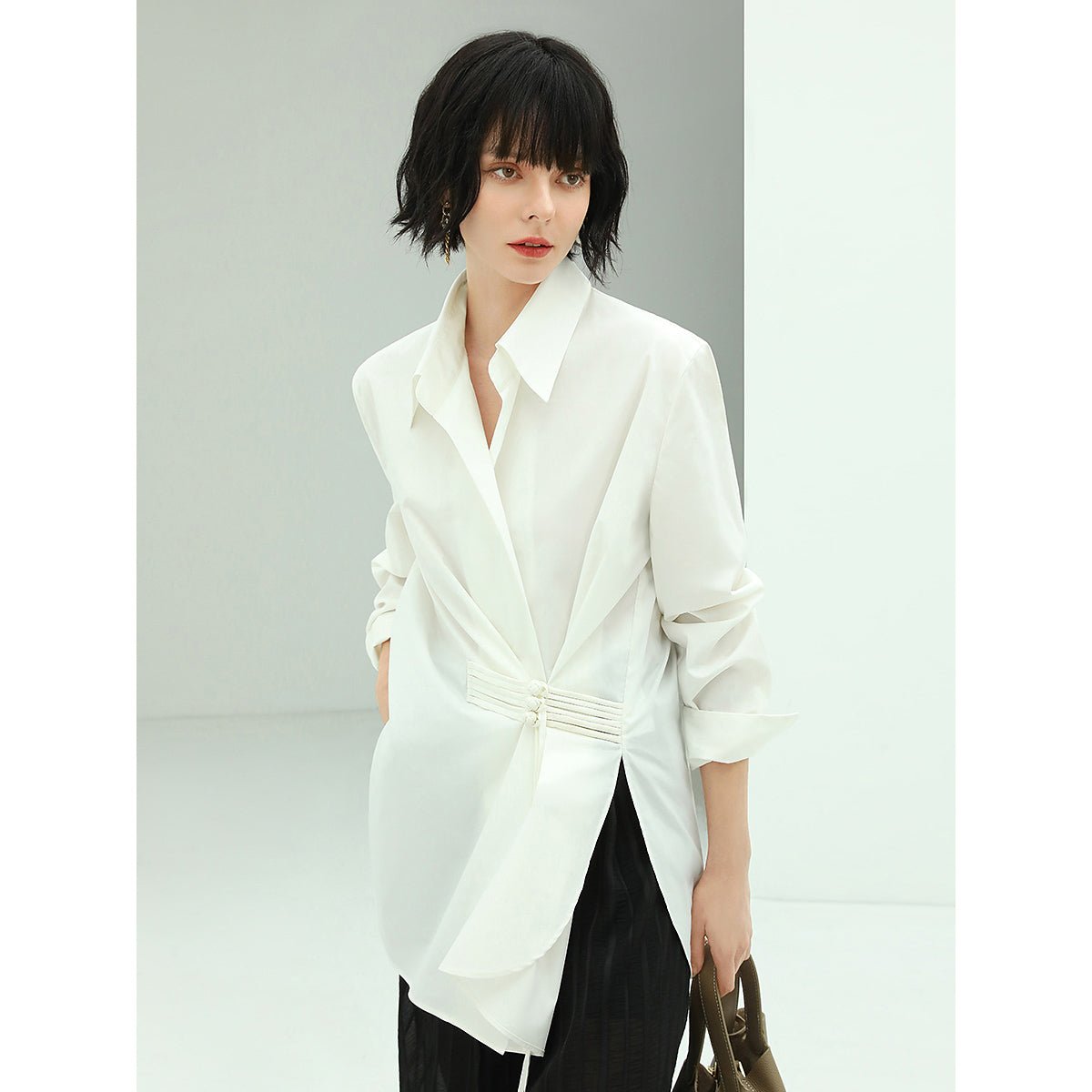Suave Asymmetrical Hem Knot Buckled White Shirt