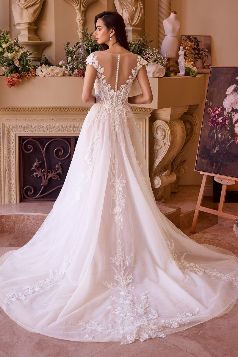 Off-the-Shoulder Lace Appliqué A-Line Wedding Dress – Romantic Tulle Bridal Gown